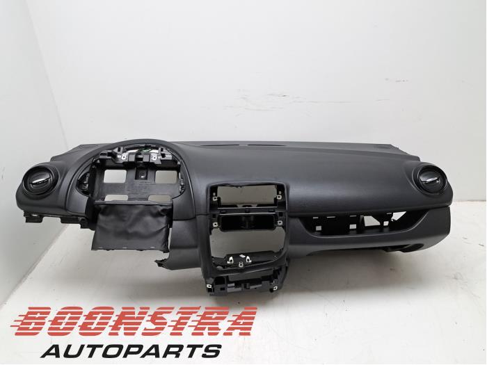 Usados Salpicadero Renault Clio IV (5R) 0.9 Energy TCE 90 12V Precio € 269,95 Norma de margen ofrecido por Boonstra Autoparts