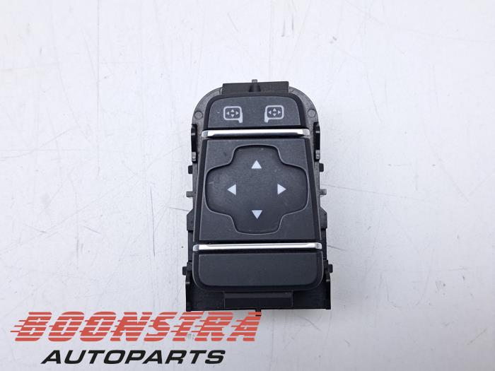 Używane Przelacznik lusterka Renault Clio IV (5R) 0.9 Energy TCE 90 12V Cena € 24,95 Procedura marży oferowane przez Boonstra Autoparts