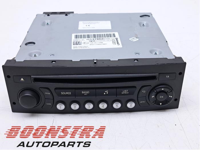 Używane Radio Peugeot Partner (GC/GF/GG/GJ/GK) 1.6 BlueHDi 100 Cena € 84,64 Z VAT oferowane przez Boonstra Autoparts