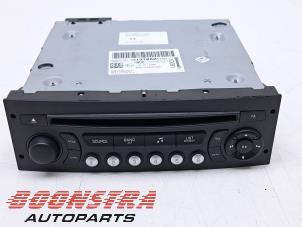 Używane Radio Peugeot Partner (GC/GF/GG/GJ/GK) 1.6 BlueHDi 100 Cena € 84,64 Z VAT oferowane przez Boonstra Autoparts
