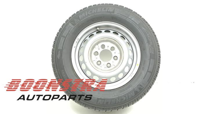 Begagnade Hjul + vinterdäck Mercedes Sprinter 3,5t (907.6/910.6) 319 CDI 3.0 V6 24V RWD Pris € 181,44 Inklusive moms erbjuds av Boonstra Autoparts