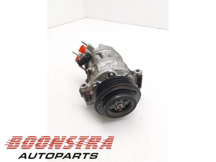 Usagé Compresseur de clim Landrover Range Rover IV (LG) 4.4 SDV8 32V Prix € 99,95 Règlement à la marge proposé par Boonstra Autoparts
