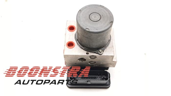 Begagnade ABS-pump Landrover Range Rover IV (LG) 4.4 SDV8 32V Pris € 259,95 Marginaltabell erbjuds av Boonstra Autoparts