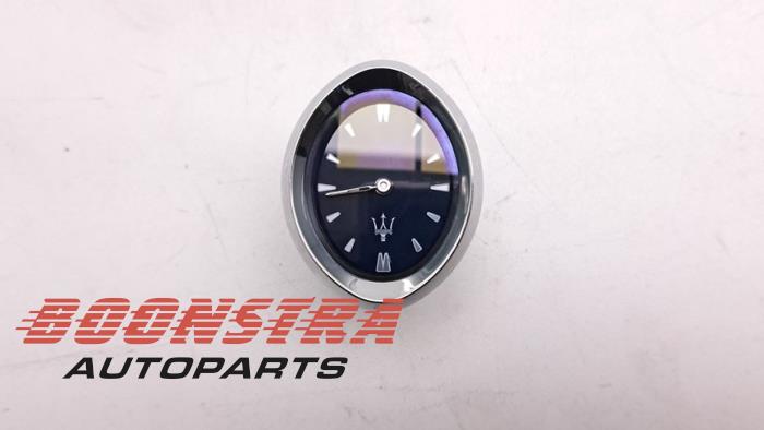 Begagnade Klocka Maserati Quattroporte VI 3.0 Diesel Pris € 169,95 Marginaltabell erbjuds av Boonstra Autoparts