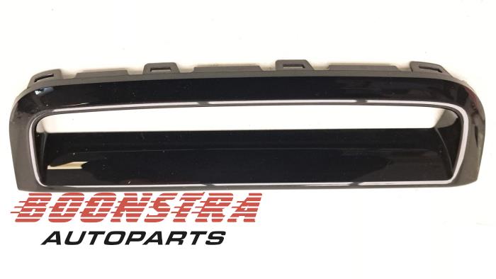 Begagnade Lufttratt BMW i4 (G26) Pris € 72,54 Inklusive moms erbjuds av Boonstra Autoparts