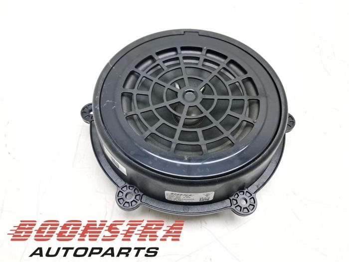 Używane Glosnik Porsche Taycan Cross Turismo (Y1B) 4S Performance Battery Plus Cena € 41,28 Procedura marży oferowane przez Boonstra Autoparts