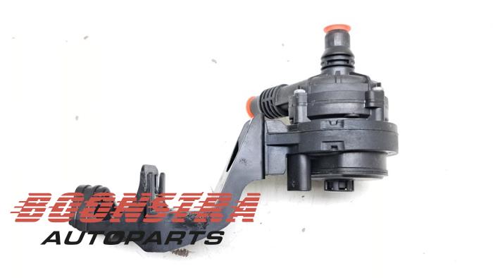 Begagnade Extra vattenpump BMW 5 serie (G60) 530e 2.0 TwinPower Turbo 16V Pris € 30,19 Inklusive moms erbjuds av Boonstra Autoparts