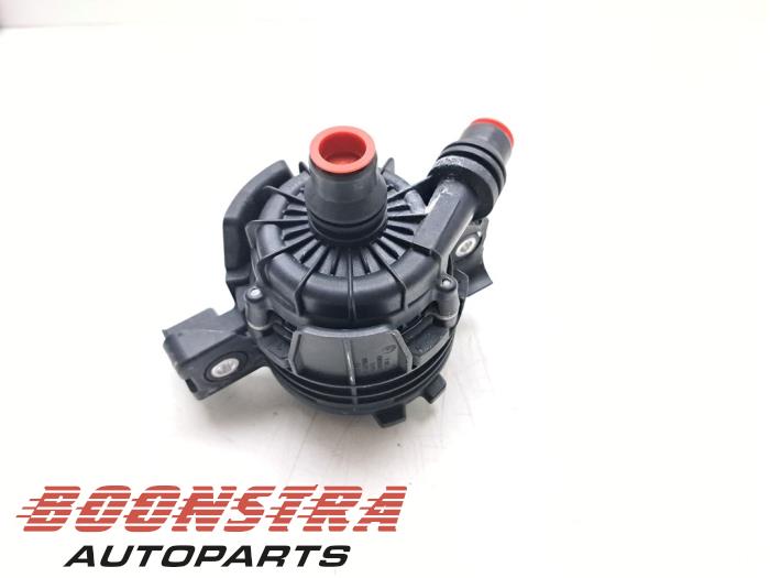 Usagé Pompe à eau BMW i5 Touring (G61) eDrive40 84 kWh Prix € 189,95 Prix TTC proposé par Boonstra Autoparts