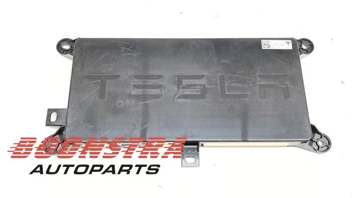 Used Body control computer Tesla Model X EV AWD Price € 82,60 Margin scheme offered by Boonstra Autoparts