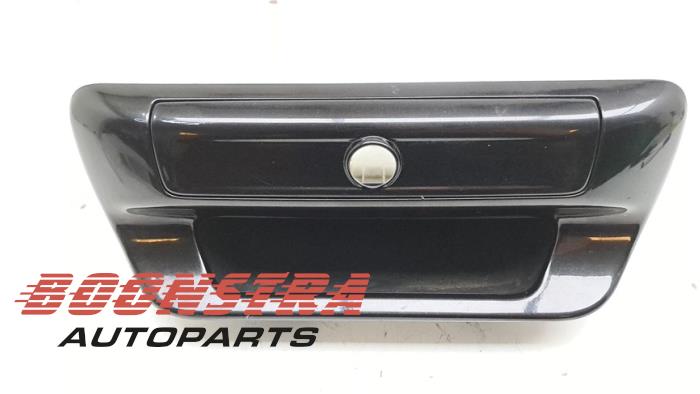 Begagnade Dekorstripe Dodge 1500 Crew Cab (DS) 5.7 Hemi V8 4x4 Pris € 36,24 Inklusive moms erbjuds av Boonstra Autoparts