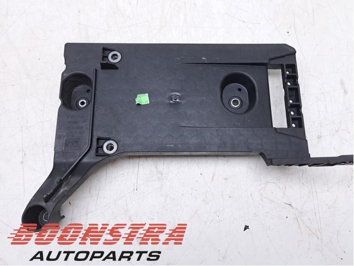 Begagnade Batterilåda Cupra Formentor 1.4 e-Hybrid VZ 16V Pris € 24,95 Marginaltabell erbjuds av Boonstra Autoparts