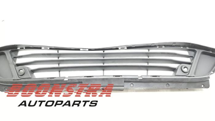 Używane Grill BMW 2 serie Active Tourer (F45) Cena € 149,96 Z VAT oferowane przez Boonstra Autoparts