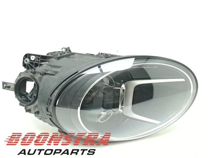Używane Reflektor prawy Porsche 911 (992) 3.0 24V Carrera Cena € 1.895,95 Procedura marży oferowane przez Boonstra Autoparts