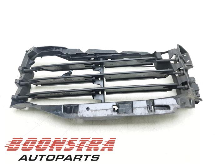 Używane Grill Porsche 911 (992) 3.0 24V Carrera 4 Cena € 99,00 Procedura marży oferowane przez Boonstra Autoparts