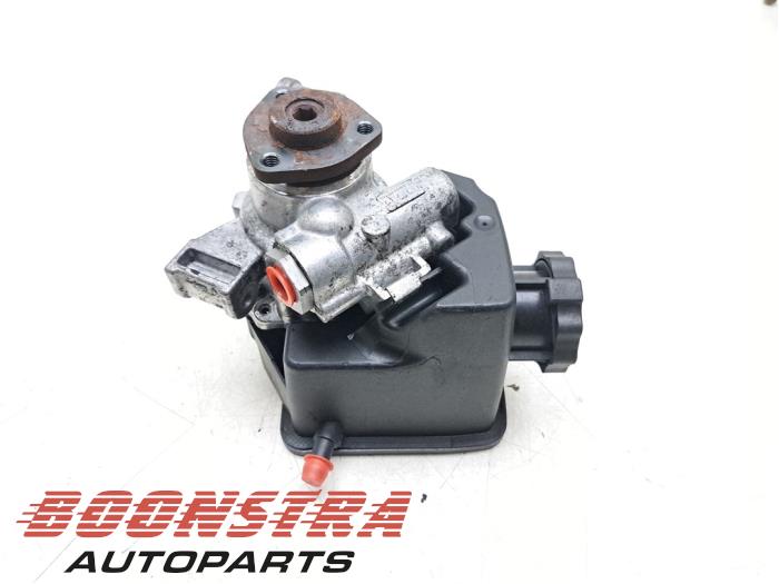 Usagé Pompe de direction Mercedes Sprinter 3t (906.61) 211 CDI 16V Prix € 30,19 Prix TTC proposé par Boonstra Autoparts