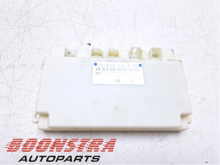 Używane Modul keyless vehicle Mercedes Sprinter 3t (906.71) 218 CDI 24V Cena € 229,84 Z VAT oferowane przez Boonstra Autoparts