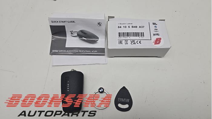 Używane Uchwyt karty SIM BMW 5 serie Touring (G61) 530e 2.0 TwinPower Turbo 16V Cena € 44,95 Z VAT oferowane przez Boonstra Autoparts