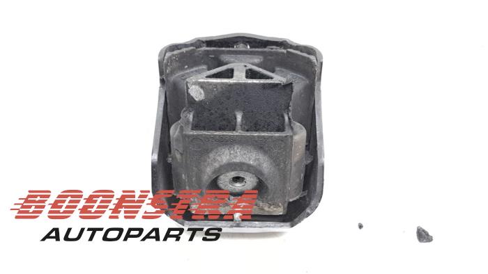 Used Engine mount Mercedes Sprinter 3,5t (907.6/910.6) 314 CDI 2.1 D RWD Price € 24,95 Inclusive VAT offered by Boonstra Autoparts