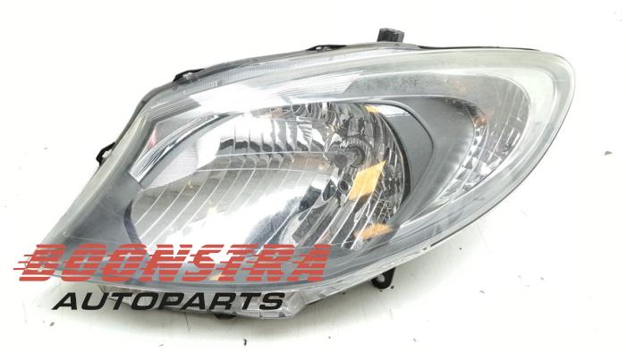 Używane Reflektor lewy Mercedes Citan (415.6) 1.5 111 CDI Cena € 217,74 Z VAT oferowane przez Boonstra Autoparts