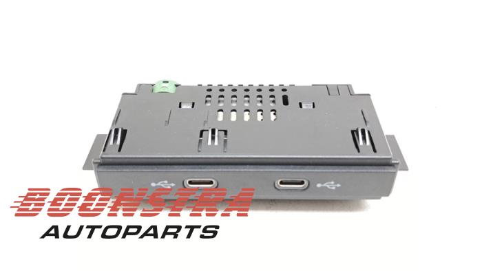 Używane Modul USB Cupra Formentor 1.4 e-Hybrid VZ 16V Cena € 24,95 Procedura marży oferowane przez Boonstra Autoparts