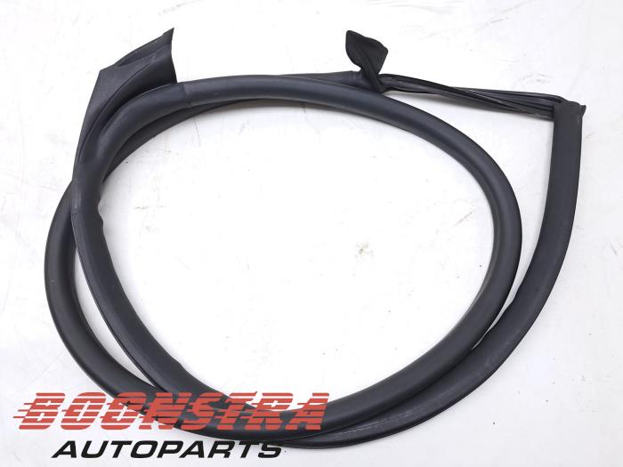 Begagnade Dörrtätning, 2-dörrars, höger Audi R8 (4S3/4SP) 5.2 V10 Plus Quattro Pris € 149,95 Marginaltabell erbjuds av Boonstra Autoparts