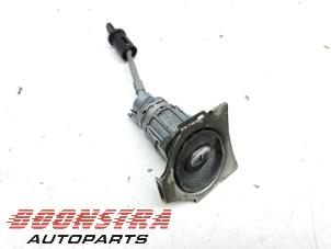 Begagnade Dörrlåsmekanism, 2-dörrars, vänster Audi R8 (4S3/4SP) 5.2 V10 Plus Quattro Pris € 49,95 Marginaltabell erbjuds av Boonstra Autoparts