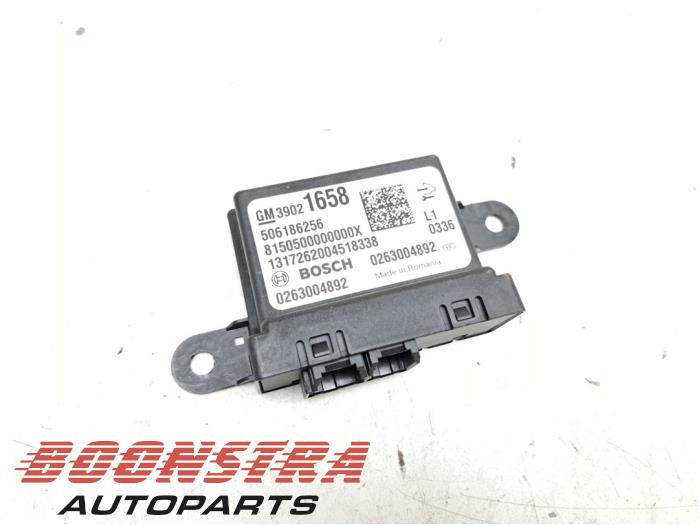 Usagé Module PDC Opel Corsa E 1.4 16V Prix € 24,95 Règlement à la marge proposé par Boonstra Autoparts