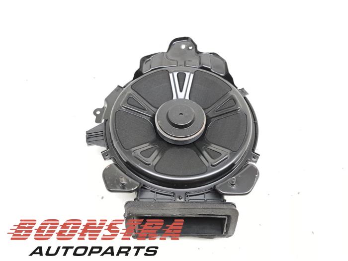Używane Subwoofer Volvo S60 III (ZS) 2.0 T8 16V Twin Engine AWD Cena € 119,95 Procedura marży oferowane przez Boonstra Autoparts