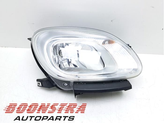 Używane Reflektor prawy Fiat Panda (312) 0.9 TwinAir 60 Cena € 99,95 Procedura marży oferowane przez Boonstra Autoparts