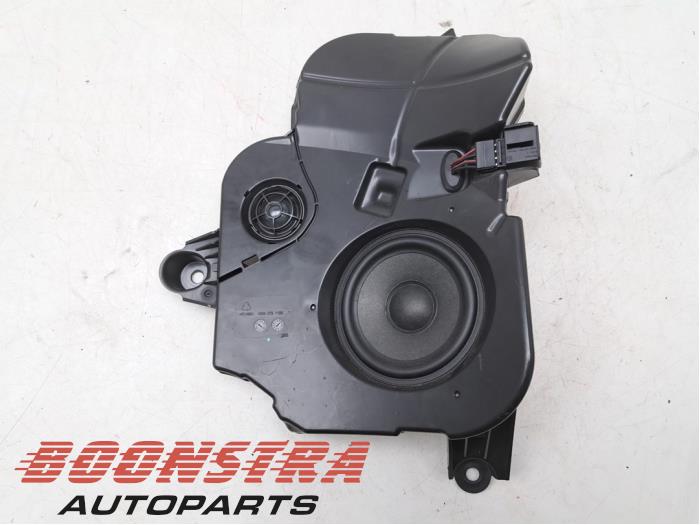 Używane Glosnik Audi R8 (4S3/4SP) 5.2 V10 Plus Quattro Cena € 24,95 Procedura marży oferowane przez Boonstra Autoparts