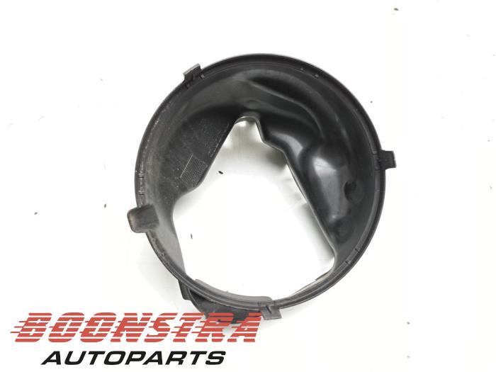 Begagnade Lufttratt Volvo V60 II (ZW) 2.0 T6 16V Twin Engine Pris € 24,95 Marginaltabell erbjuds av Boonstra Autoparts