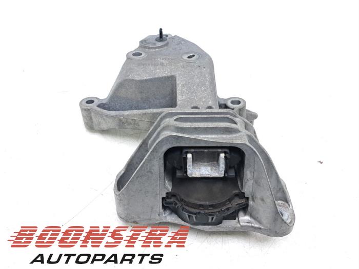 Usagé Support moteur Nissan Qashqai (J11) 1.3 DIG-T 140 16V Prix € 49,95 Prix TTC proposé par Boonstra Autoparts
