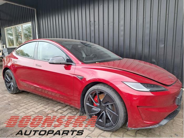 Begagnade Styrbox Tesla Model 3 Performance AWD 78 kWh Pris € 599,00 Marginaltabell erbjuds av Boonstra Autoparts