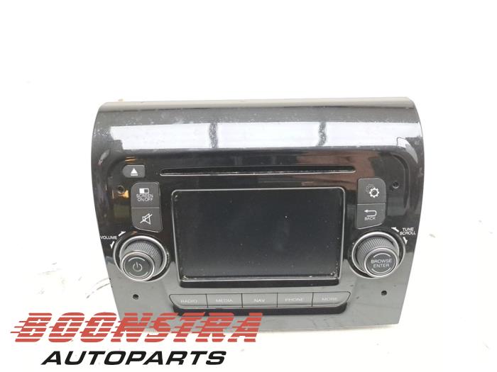 Begagnade Radio Fiat Ducato (250) 2.3 D 130 Multijet Minibus Extralongo Pris € 423,44 Inklusive moms erbjuds av Boonstra Autoparts