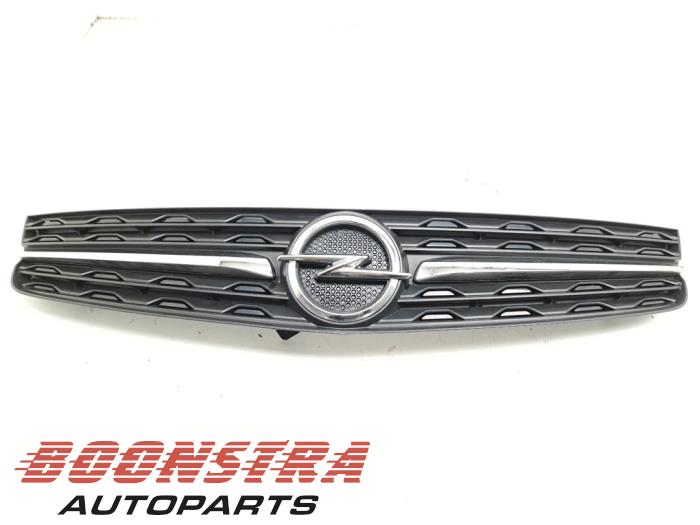 Begagnade Grill Opel Vivaro 2.0 Diesel 145 Pris € 124,94 Inklusive moms erbjuds av Boonstra Autoparts