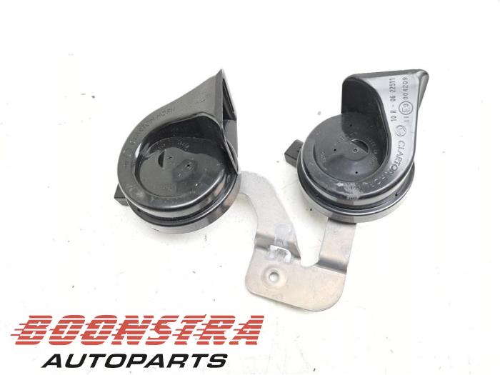Używane Klakson BMW 5 serie Touring (G61) 530e 2.0 TwinPower Turbo 16V Cena € 49,95 Z VAT oferowane przez Boonstra Autoparts