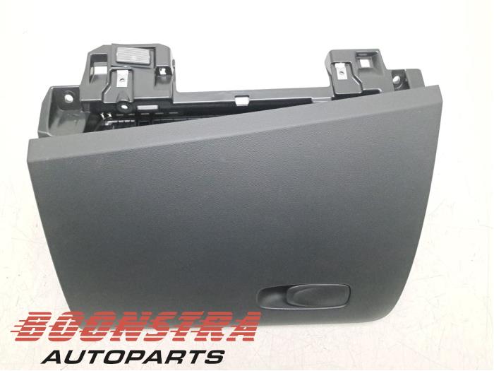 Begagnade Handskfack Volvo V60 II (ZW) 2.0 T6 16V Twin Engine Pris € 49,95 Marginaltabell erbjuds av Boonstra Autoparts