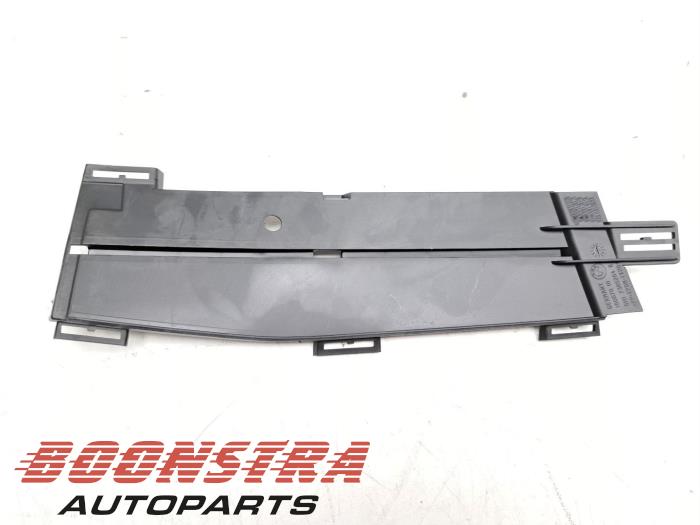 Neue Abdeckplatte sonstige BMW 5 serie (G30) 518d 2.0 TwinPower Turbo 16V Mild Hybrid Preis € 34,94 Mit Mehrwertsteuer angeboten von Boonstra Autoparts