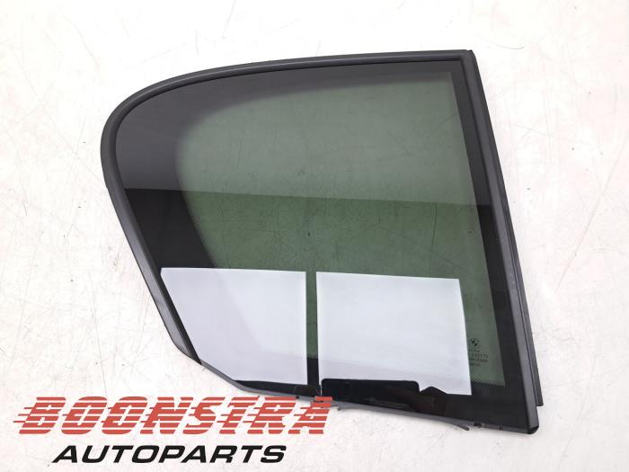 Nuevos Ventanilla triangular derecha detrás BMW 1 serie (F20) 116i 1.5 12V Precio € 89,95 IVA incluido ofrecido por Boonstra Autoparts