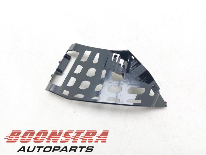 Nuevos Parachoque placa base BMW X5 (G05) xDrive 30i 2.0 16V Precio € 38,95 IVA incluido ofrecido por Boonstra Autoparts