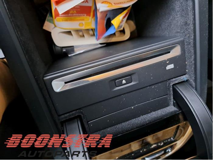 Używane Odtwarzacz CD Volvo XC90 II 2.0 D5 16V AWD Cena € 119,00 Procedura marży oferowane przez Boonstra Autoparts