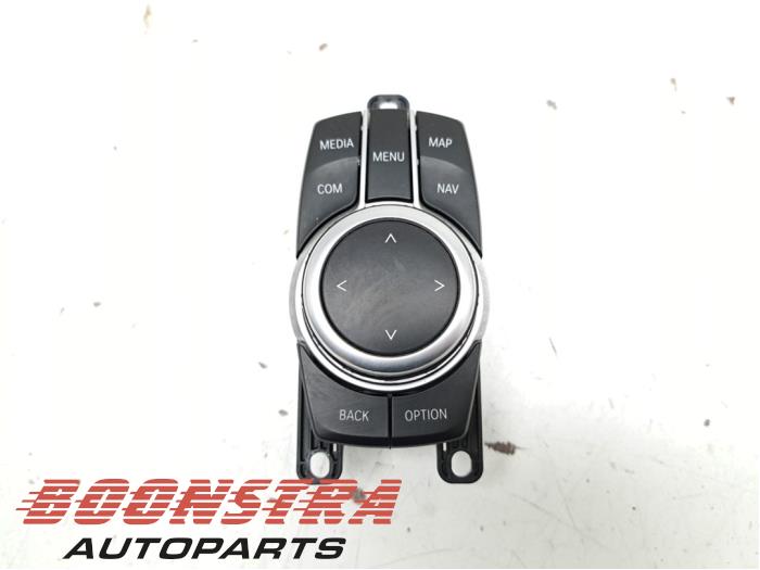 Używane Przycisk I-Drive BMW 5 serie (G30) 530i 2.0 TwinPower Turbo 16V Cena € 144,95 Procedura marży oferowane przez Boonstra Autoparts