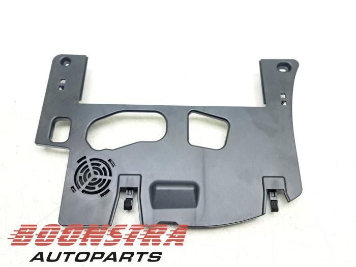 Usados Pieza de salpicadero Mini Countryman (F60) 2.0 16V John Cooper Works ALL4 Precio € 34,94 IVA incluido ofrecido por Boonstra Autoparts