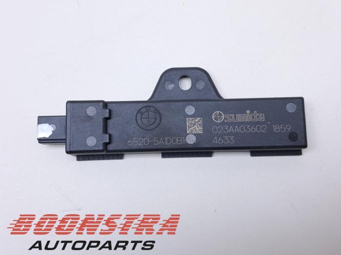 Używane Keyless Entry-Antena BMW X5 (G05) xDrive50e 3.0 24V Cena € 39,95 Z VAT oferowane przez Boonstra Autoparts