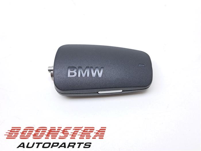 Używane Uchwyt karty SIM BMW X5 (G05) xDrive50e 3.0 24V Cena € 44,95 Z VAT oferowane przez Boonstra Autoparts