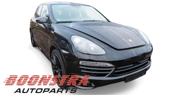 Używane Maska Porsche Cayenne II (92A) 4.2 S Diesel V8 32V Cena € 995,00 Procedura marży oferowane przez Boonstra Autoparts
