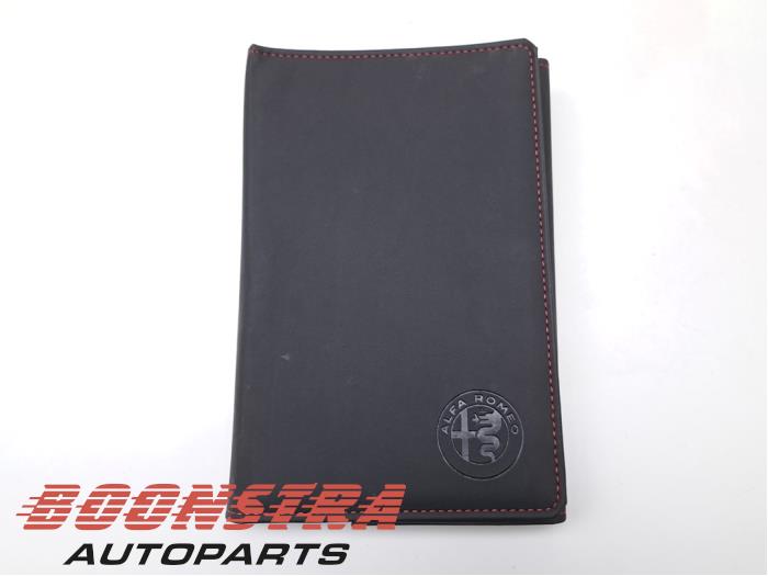 Używane Instrukcja Alfa Romeo Giulia (952) 2.9 Bi-Turbo V6 24V Quadrifoglio Verde Cena € 74,95 Procedura marży oferowane przez Boonstra Autoparts