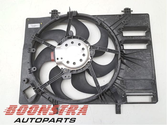 Używane Wentylator Ford Fiesta 7 1.0 EcoBoost 12V 100 Cena € 129,95 Procedura marży oferowane przez Boonstra Autoparts