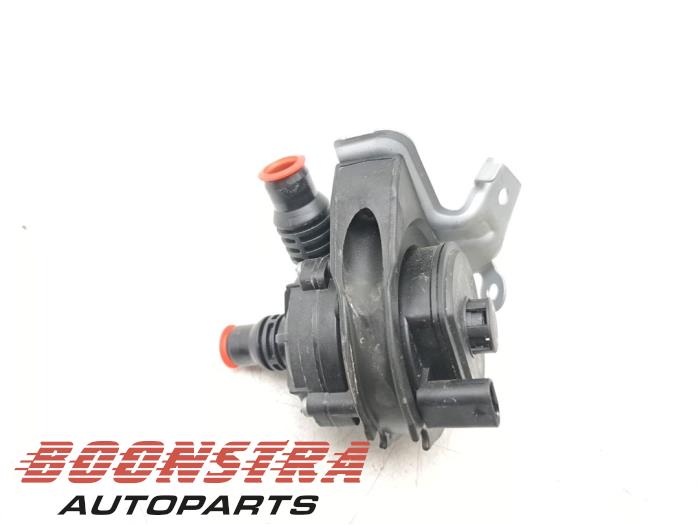 Begagnade Extra vattenpump Mini Countryman (F60) 2.0 16V John Cooper Works ALL4 Pris € 30,95 Inklusive moms erbjuds av Boonstra Autoparts