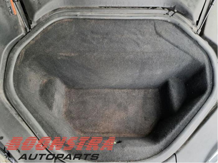 Begagnade Lastcontainer Tesla Model S 85D Pris € 299,00 Marginaltabell erbjuds av Boonstra Autoparts